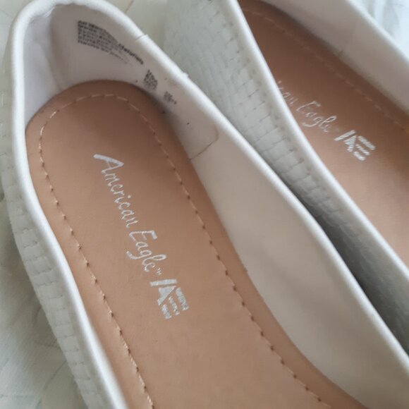 White Womens Flats Sz 10 with Delicate Bow Soft Sheen - Picture 4 of 6